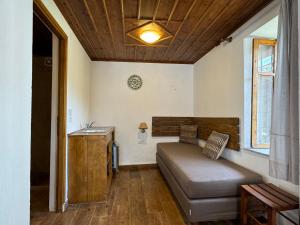 Posezení v ubytování Xinovrissi Apts & Pool + 37 fotografií