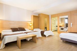 Posteľ alebo postele v izbe v ubytovaní Hotel Acta Azul Barcelona
