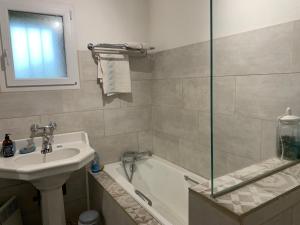 Koupelna v ubytování BROSSARD + 29 fotografií