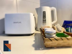 a counter with a toaster and a basket of food at Deptos Ayacucho 59 in Venado Tuerto