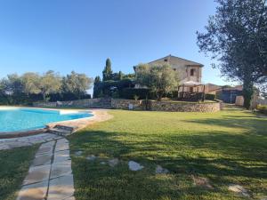 The swimming pool at or close to L'olivo - Agriturismo il Girasole