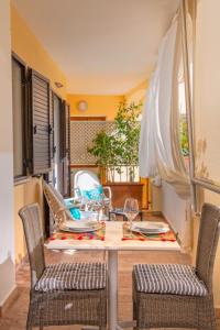 a table with two chairs and a table with at Orosei Home Holidays - I fiori in Orosei