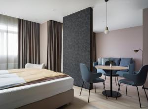 Una cama o camas en una habitación de Hotel Lotus