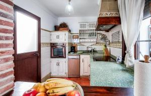 Kuchyň nebo kuchyňský kout v ubytování 2 Bedroom Cozy Home In Grazalema + 12 fotografií