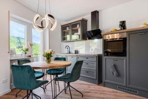 A kitchen or kitchenette at Dasensteinblick