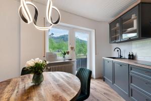 A kitchen or kitchenette at Dasensteinblick