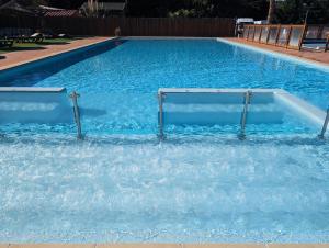 Der Swimmingpool an oder in der Nähe von Mobil-home70 Torreilles _ La palmeraie