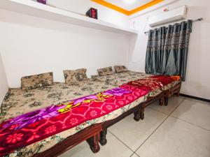 Postel nebo postele na pokoji v ubytování Bhavya Homestay