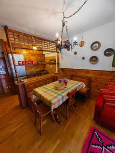 a kitchen with a table and chairs and a dining room at Appartment Ambata in Auronzo di Cadore