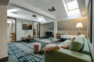 TV a/nebo společenská místnost v ubytování Hotel Beethoven