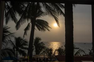 - une vue sur l'océan depuis une plage bordée de palmiers dans l'établissement Sealight Villa and House Phu Quoc, à Duong Dong
