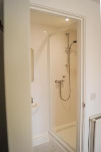 Koupelna v ubytování Lemon Tree Rooms - Newly Refurbished Coastal Stay