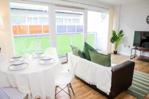 a living room with a white table and a couch at Central 2 Bed Flat - Leeds City Centre - For Relocatlors, Professionals in Leeds