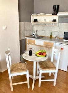 Kuchyň nebo kuchyňský kout v ubytování Eleana Apartments