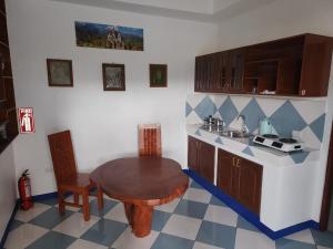 Kuchyň nebo kuchyňský kout v ubytování Couple room in Bolinao's G-Point Resort