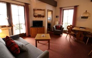 a living room with a couch and a table at Apartment 15 - Ferienresidenz Roseneck, Galeriewohnung, mit Schwimmbad in Todtnauberg bei Feldberg in Todtnauberg