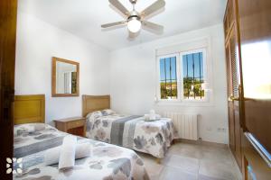 A bed or beds in a room at Villa Soleada by Abahana Villas Még 16 kép