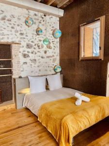 Giường trong phòng chung tại L'Atelier- Loft d'Artiste Aménagé, centre-ville