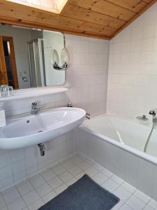 A bathroom at Haus Rieder