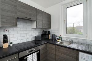 Η κουζίνα ή μικρή κουζίνα στο Free Parking - 2 Bedroom Flat