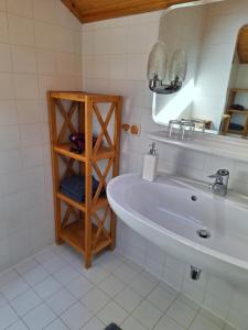 A bathroom at Haus Rieder