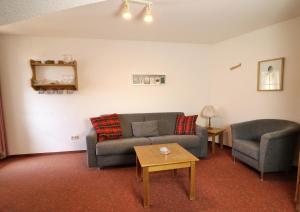 a living room with a couch and two chairs at Apartment 19 - Ferienresidenz Roseneck, mit Schwimmbad in Todtnauberg bei Feldberg in Todtnauberg