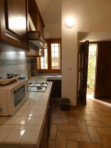 a kitchen with a stove and a counter top at SCAPPO IN UMBRIA, nel vicolo in Amelia