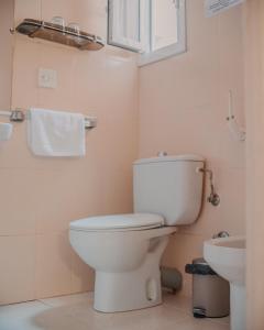 a bathroom with a white toilet and a sink at Barraca Suites in Valencia