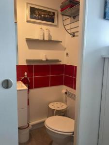 Ένα μπάνιο στο Studio Ria d'Etel