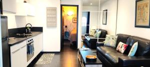 a living room with a couch and a kitchen at La marine in Rogliano