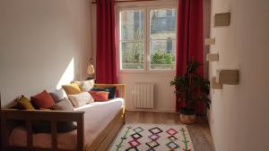 Posezení v ubytování Duplex lumineux et calme en centre-ville