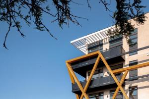 an office building with a clear blue sky in the background at New! Sprawling Floor Plan - Central LoHi - Peloton in Denver