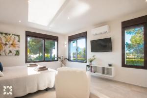 Televízia a/alebo spoločenská miestnosť v ubytovaní Villa Los Roques by Abahana Villas
