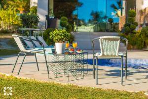 Bazén v ubytovaní Villa Los Roques by Abahana Villas alebo v jeho blízkosti