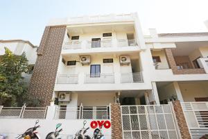 a view of the facade of a building at Collection O The Vinayak in Bhopal