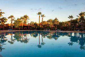 Bazén v ubytovaní Oasis Tamarindo alebo v jeho blízkosti