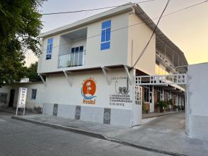 Bangunan di mana terletaknya rumah tamu ini