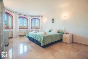 Postel nebo postele na pokoji v ubytování Villa Scarlett by Abahana Villas