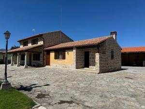 a building with a street light in front of it at Complejo Rural Los Cachos in Baterna