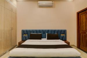 Katil atau katil-katil dalam bilik di OYO Flagship Paradise Villa 1