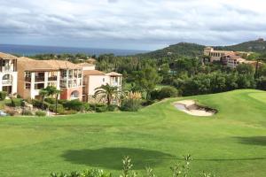 a view of the golf course at a resort at Studio cabine climatisé vue golf à Cap Estérel in Saint-Raphaël