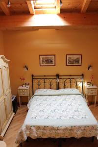 a bedroom with a bed with a metal bed frame at Il Timone Lerta in Monterosso al Mare