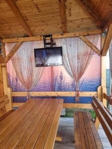 Televízia a/alebo spoločenská miestnosť v ubytovaní Holiday Home