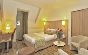 Llit o llits en una habitació de Hostellerie du Causse