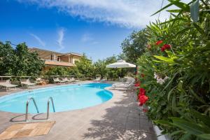 Bazén v ubytování UNICO Cannamele Escape Tropea by Life Resorts nebo v jeho okolí