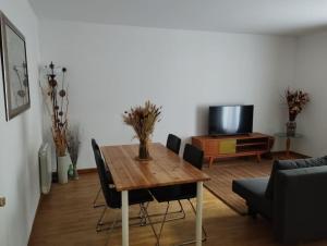 a dining room with a table with chairs and a tv at Appartement calme proche Paris in Villiers-sur-Marne