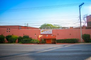 a red building with a sign on the side of it at Auto Hotel Estrella del Sur in Oaxaca City