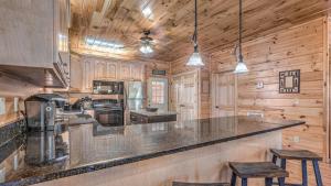 Η κουζίνα ή μικρή κουζίνα στο River Lodge
