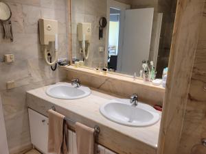 a bathroom with two sinks and a mirror at Palm Oasis - Time Sharing in Las Palmas de Gran Canaria