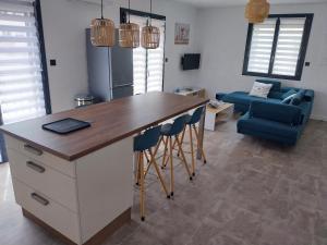 Kuchnia lub aneks kuchenny w obiekcie Appartement fonctionnel proche du centre ville